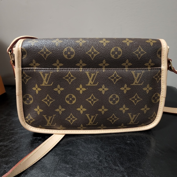 ❌️❌️SOLD❌️❌️ Louis Vuitton Sologne - Picture 10 of 16